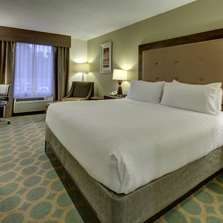 Holiday Inn Express Hotel & Suites Emporia By Ihg Екстер'єр фото