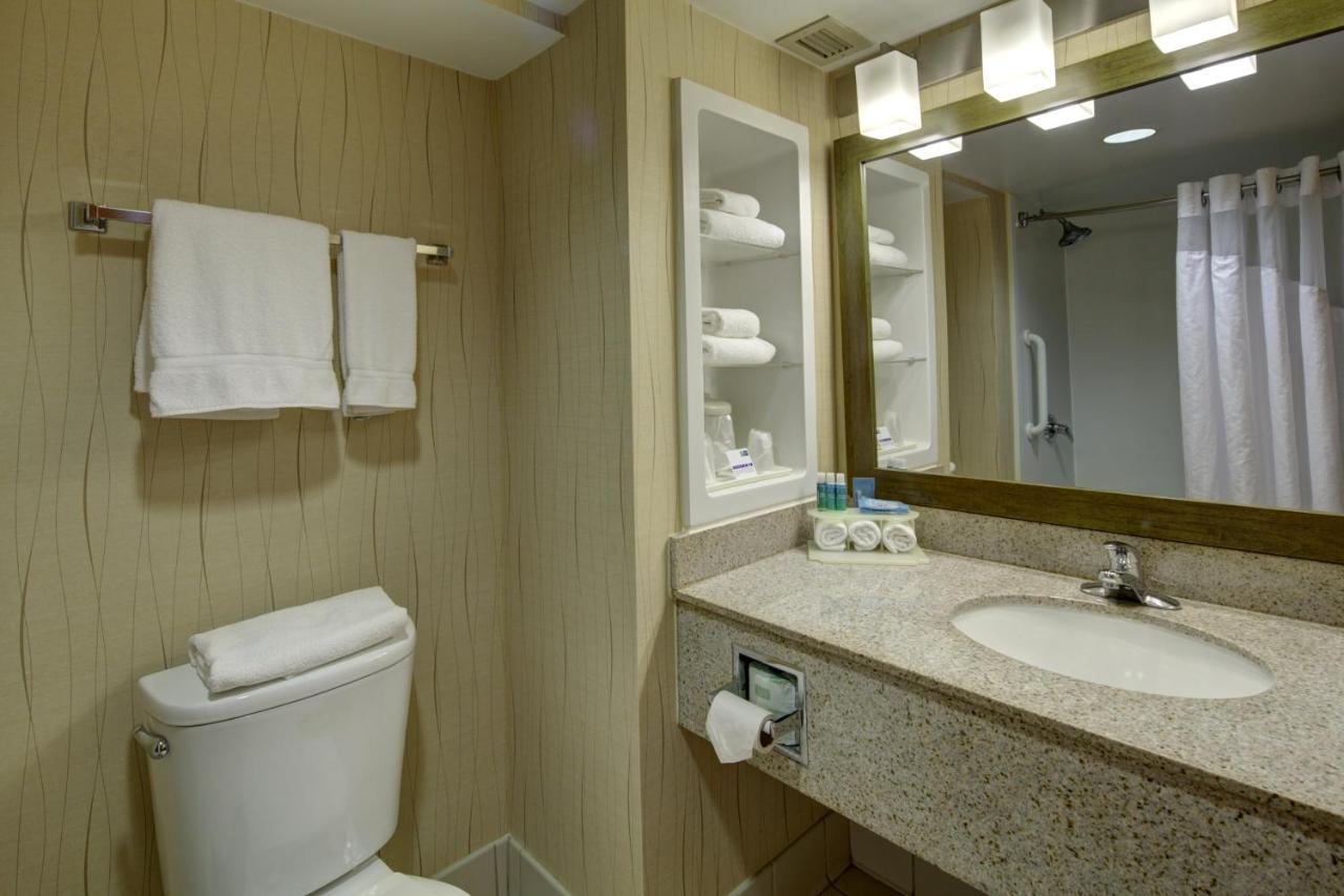 Holiday Inn Express Hotel & Suites Emporia By Ihg Екстер'єр фото