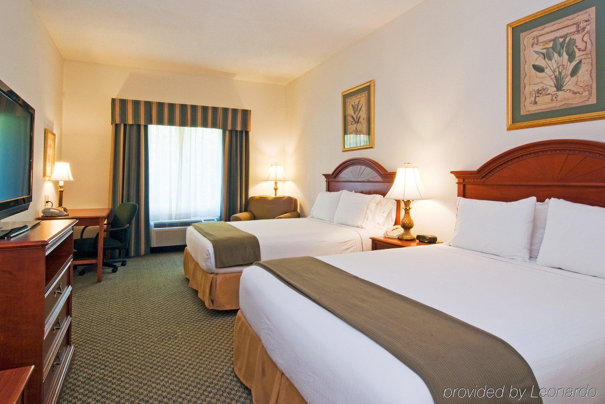 Holiday Inn Express Hotel & Suites Emporia By Ihg Номер фото