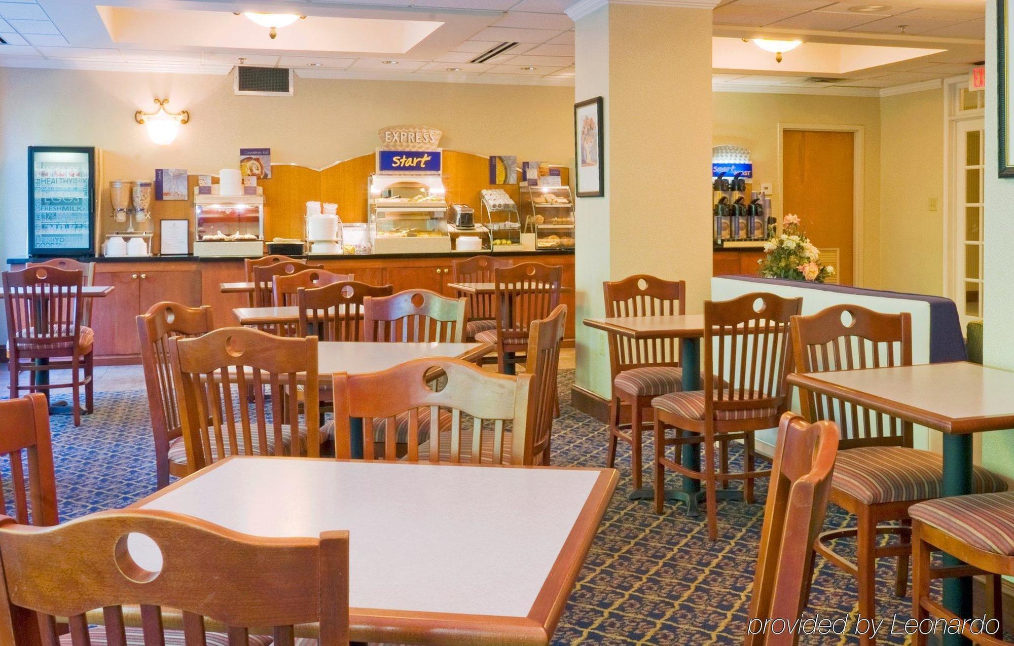 Holiday Inn Express Hotel & Suites Emporia By Ihg Екстер'єр фото