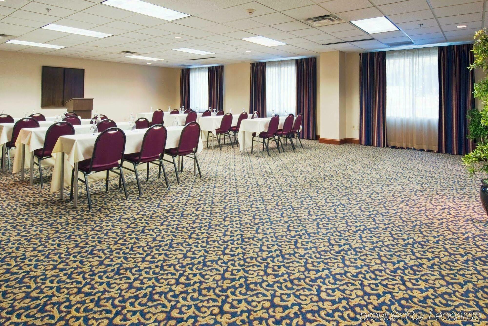 Holiday Inn Express Hotel & Suites Emporia By Ihg Екстер'єр фото
