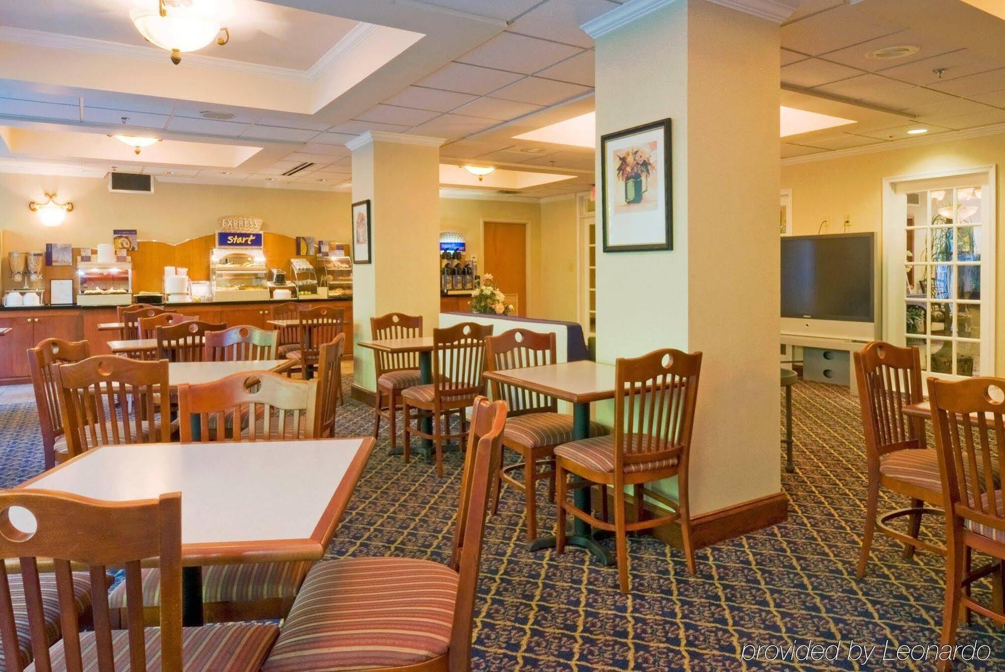 Holiday Inn Express Hotel & Suites Emporia By Ihg Екстер'єр фото